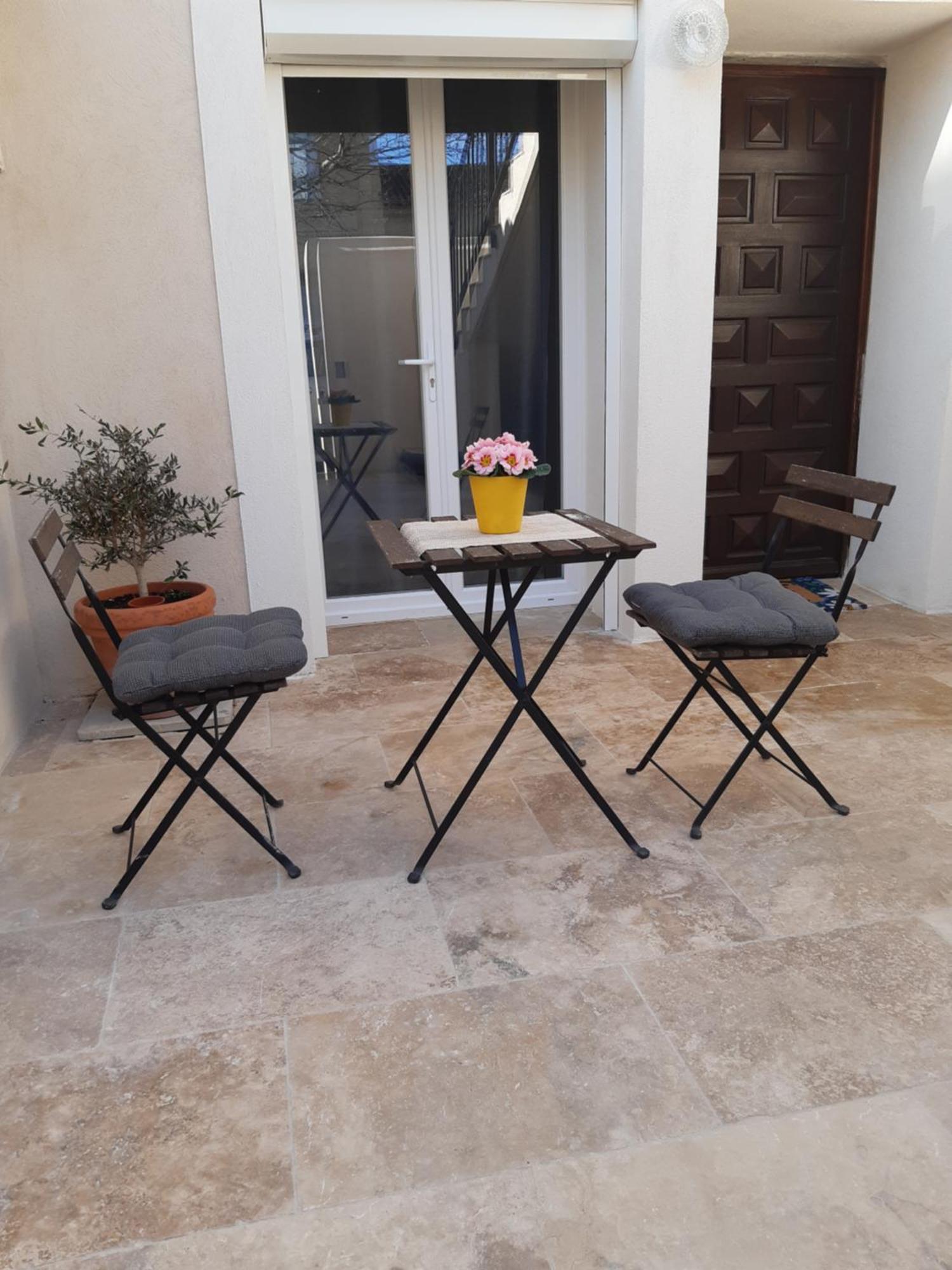 Eyguières Le Gite D'Eglantine מראה חיצוני תמונה